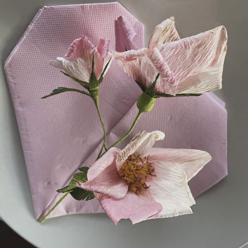 Vild rose i crepe papir